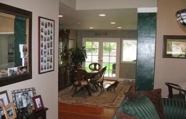 Lovely One Level home in Valencia!