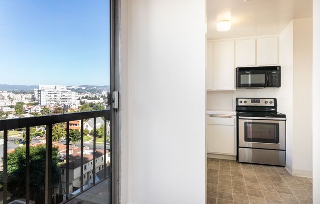 1 bed, 2 baths, $2,695