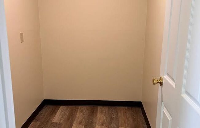 1 bed, 1 bath, $825, Unit 245 Churchill Rd. Apt. 7