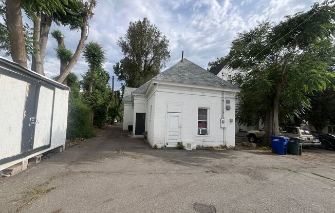 Charming 1 Bedroom Apartment in the Heart of Salt Lake City!