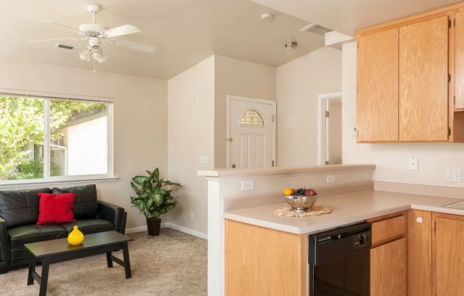 1 bed, 1 bath, 650 sqft, $1,295, Unit 013