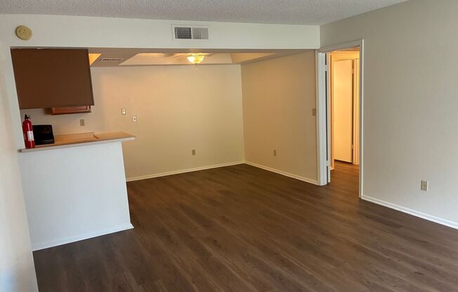 **COMFY 2 BEDROOM/2 FULL BATHROOM CONDO IN PHOENIX (48TH STREET & ELLIOT)**