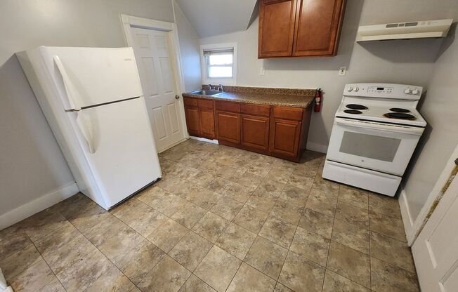 2 beds, 1 bath, $1,400, Unit Unit 2