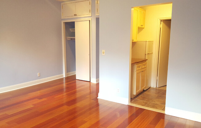 Studio, 1 bath, 400 sqft, $2,500, Unit 4A