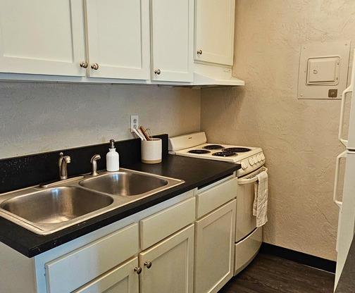 1 bed, 1 bath, $1,200, Unit 31