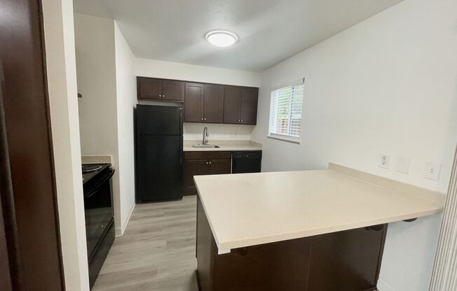 3 beds, 1 bath, 990 sqft, $1,755, Unit 60