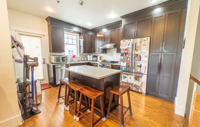 9 MONTAGUE
