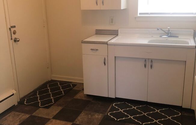 1 bed, 1 bath, 580 sqft, $655, Unit 1300-1607