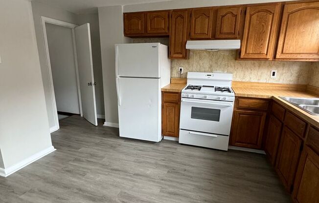 3 beds, 1 bath, $1,250