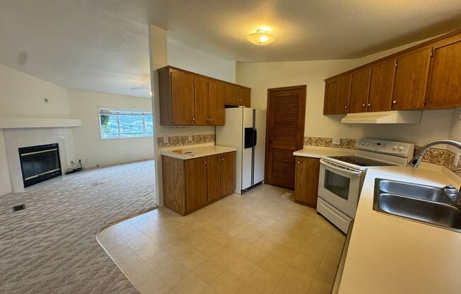 3 beds, 2 baths, $1,550