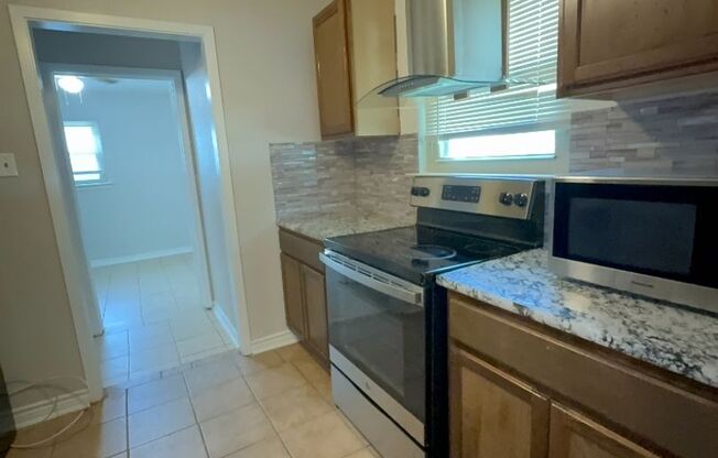 3 beds, 2 baths, $995