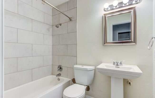 "The Belle Grove" One Bedroom Apartments (Wifi Included)