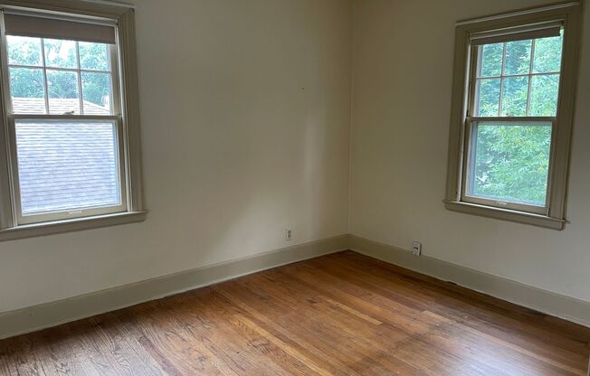 Cute two bedroom upper apartment close to downtown Beloit and Beloit College