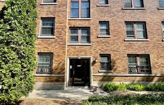 2636 N Oakland Ave