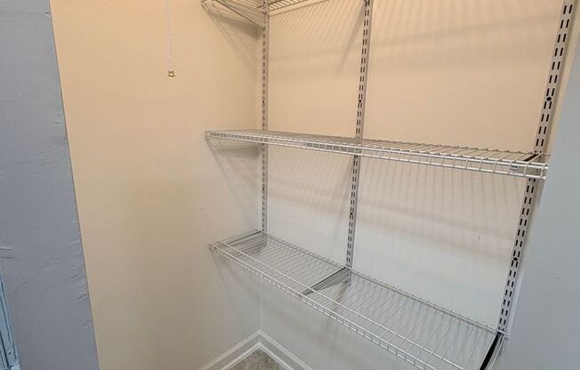 2 beds, 1 bath, 900 sqft, $1,295, Unit WL 012