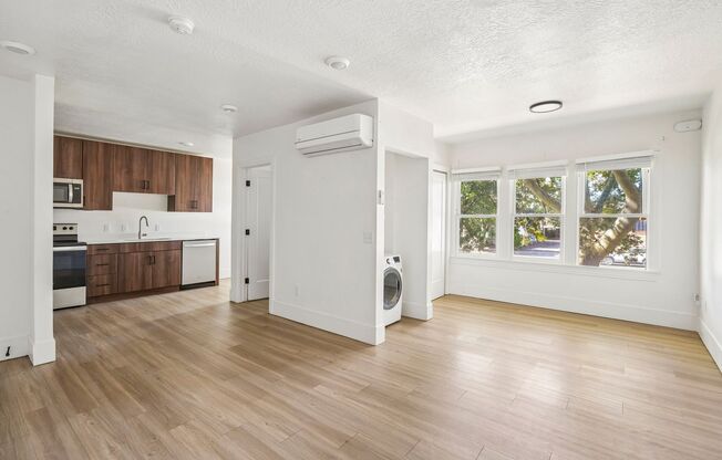 Studio, 1 bath, 275 sqft, $999, Unit 03