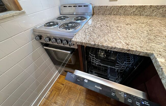 Studio, 1 bath, 375 sqft, $1,385, Unit 620-101