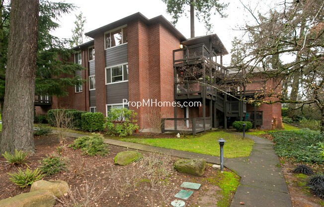 Beautiful Partially Furnished One Bedroom Condo In The Heart of Downtown Lake Oswego!