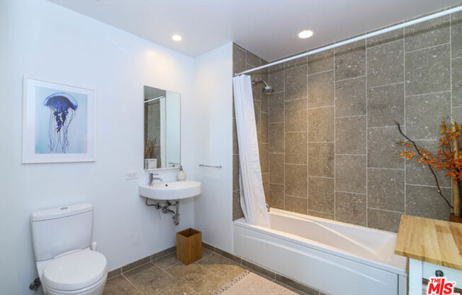 2 beds, 2.5 baths, 1,700 sqft, $5,250, Unit 10N