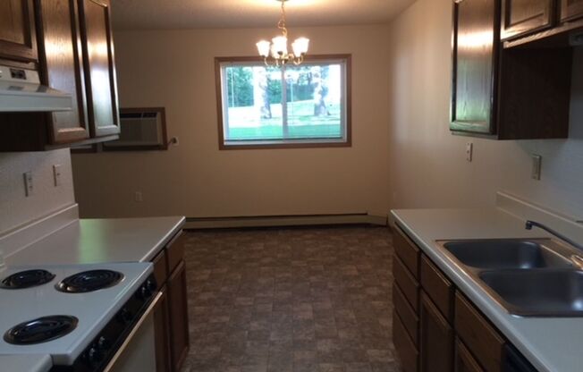 2 beds, 1 bath, 882 sqft, $595, Unit 612-301