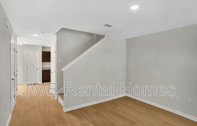 1721 9 ST W