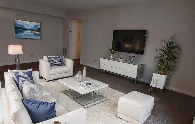 2 beds, 1.5 baths, 1,100 sqft, $1,035, Unit 43