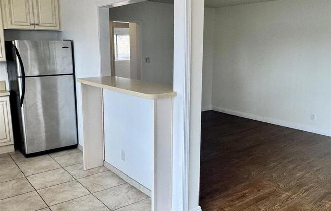 1217 S Ogden Dr 5