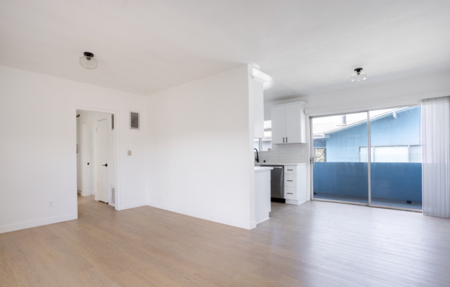 Newly renovated upper unit in quiet neighborhood.