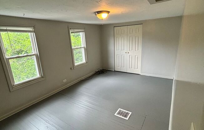 4 beds, 1 bath, $1,500