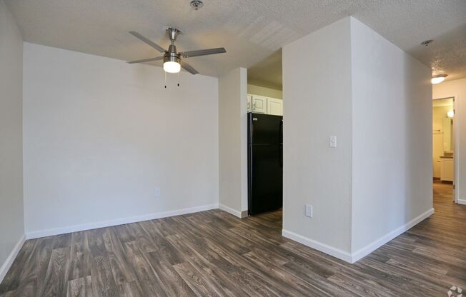 2 beds, 1 bath, $1,760, Unit 214