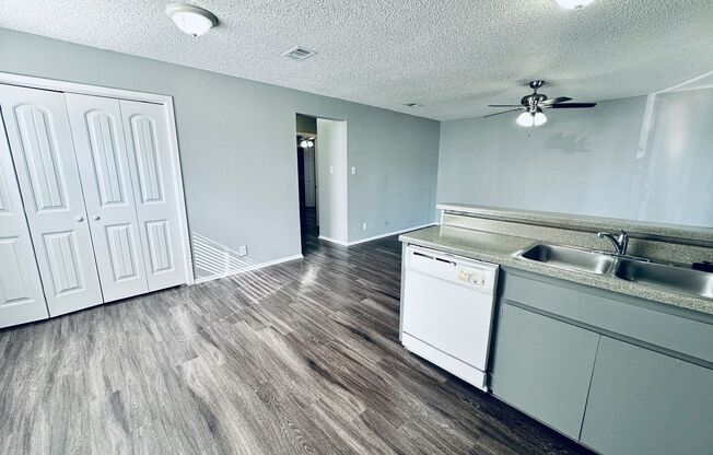 2 beds, 1 bath, 840 sqft, $1,300, Unit Unit C