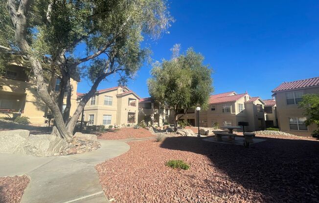 2 beds, 2 baths, $1,300