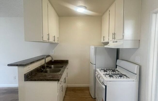 8240 Whitsett Ave