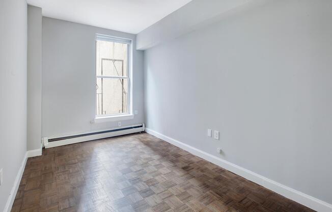 596 9 AVE