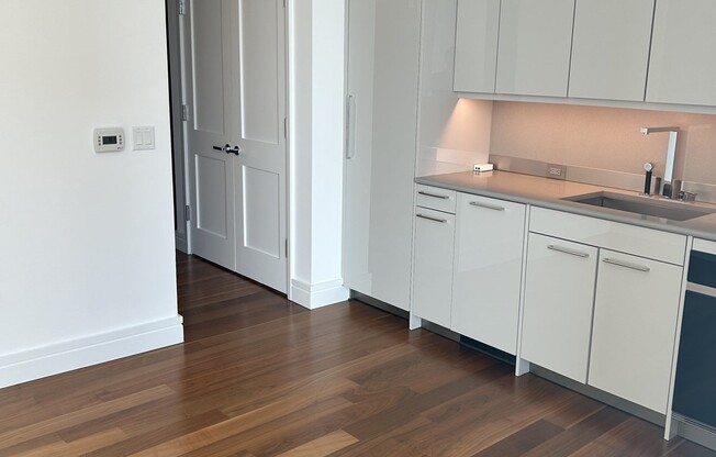 Studio, 1 bath, 371 sqft, $4,500, Unit 2406
