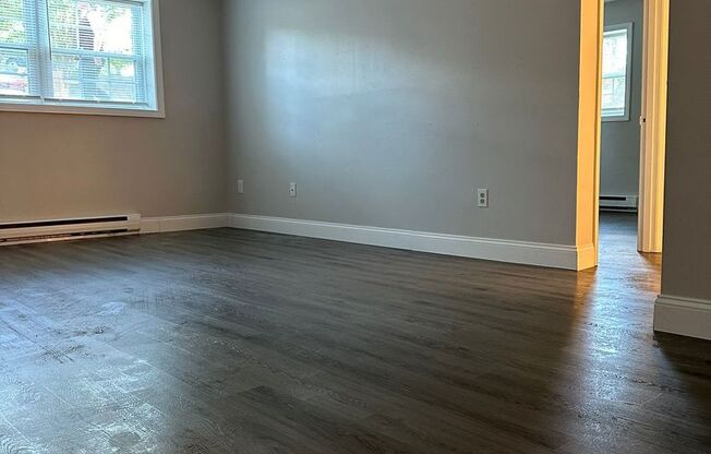 2 beds, 1 bath, $1,750, Unit 6