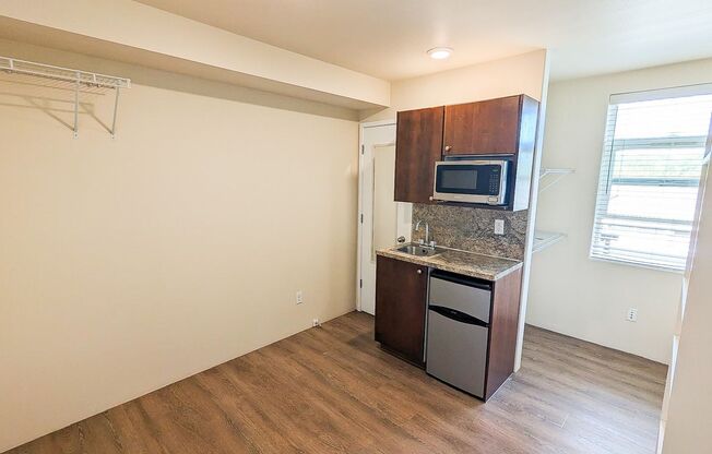 Studio, 1 bath, 160 sqft, $1,250, Unit 458