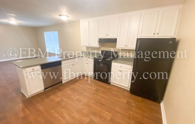 2 beds, 1 bath, 812 sqft, $895, Unit 21