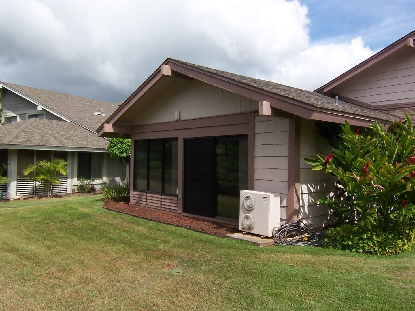 Wailuna 3 Bedroom 2 Bath Townhome w/ Single Car Garage
