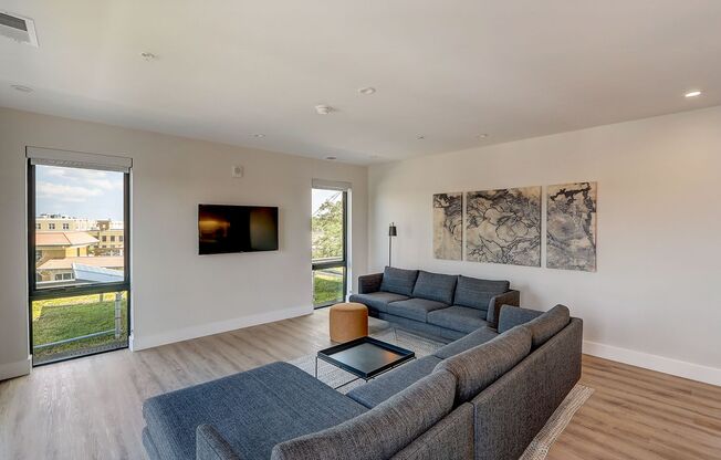 1 bed, 1 bath, 220 sqft, $1,300