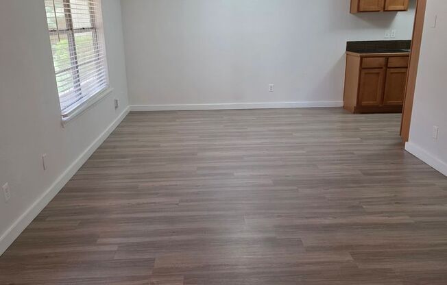1 bed, 1 bath, 871 sqft, $1,295, Unit LAW15-112