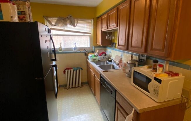 2 beds, 1 bath, 800 sqft, $1,350, Unit Unit 2