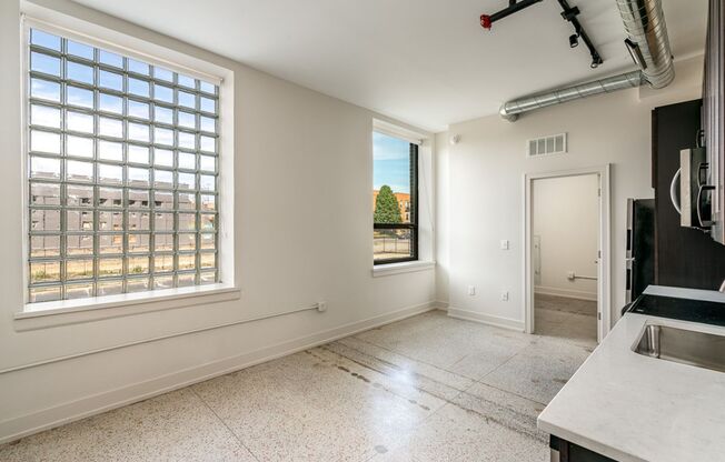 1 bed, 1 bath, $1,000, Unit 875 Michigan Ave Apt. 204