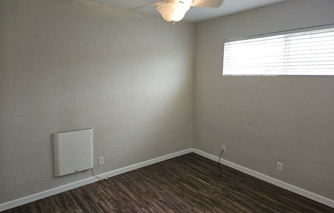 2 beds, 1 bath, $1,200, Unit 590