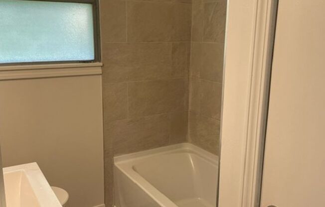 Charming 2-Bedroom Home in Prime Milwaukee Location