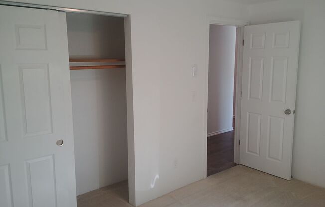 2 beds, 1 bath, 800 sqft, $1,400, Unit A