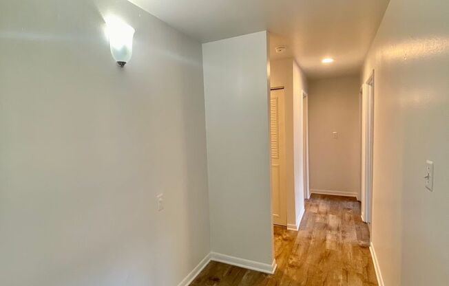 2 beds, 1 bath, 1,000 sqft, $1,295, Unit 105