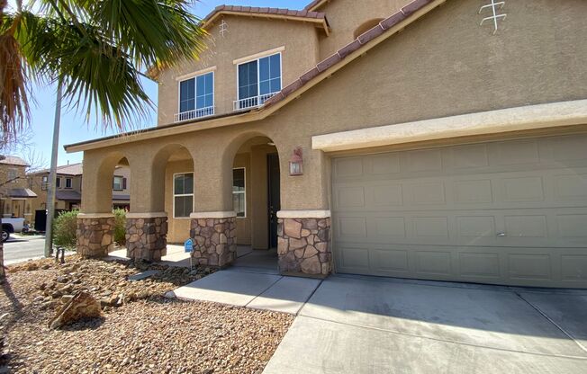 POOL! 3-CAR GARAGE, 4 BED/2.5 BATH with LOFT - LV 89115