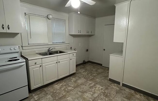 2 beds, 1 bath, 950 sqft, $1,195, Unit 2108