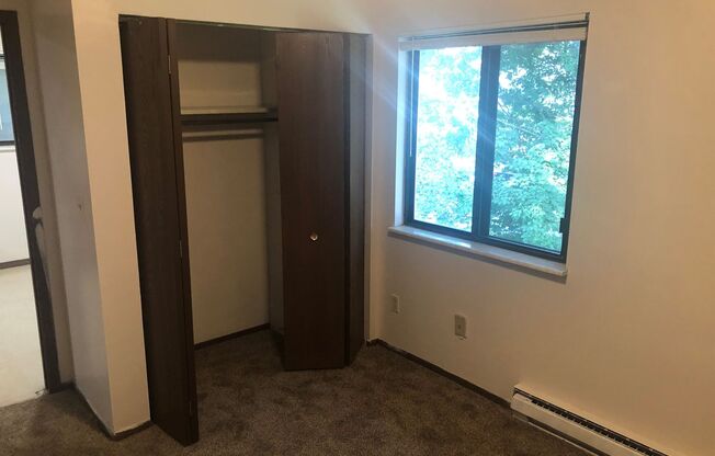 2 beds, 1.5 baths, $700, Unit Apartment G